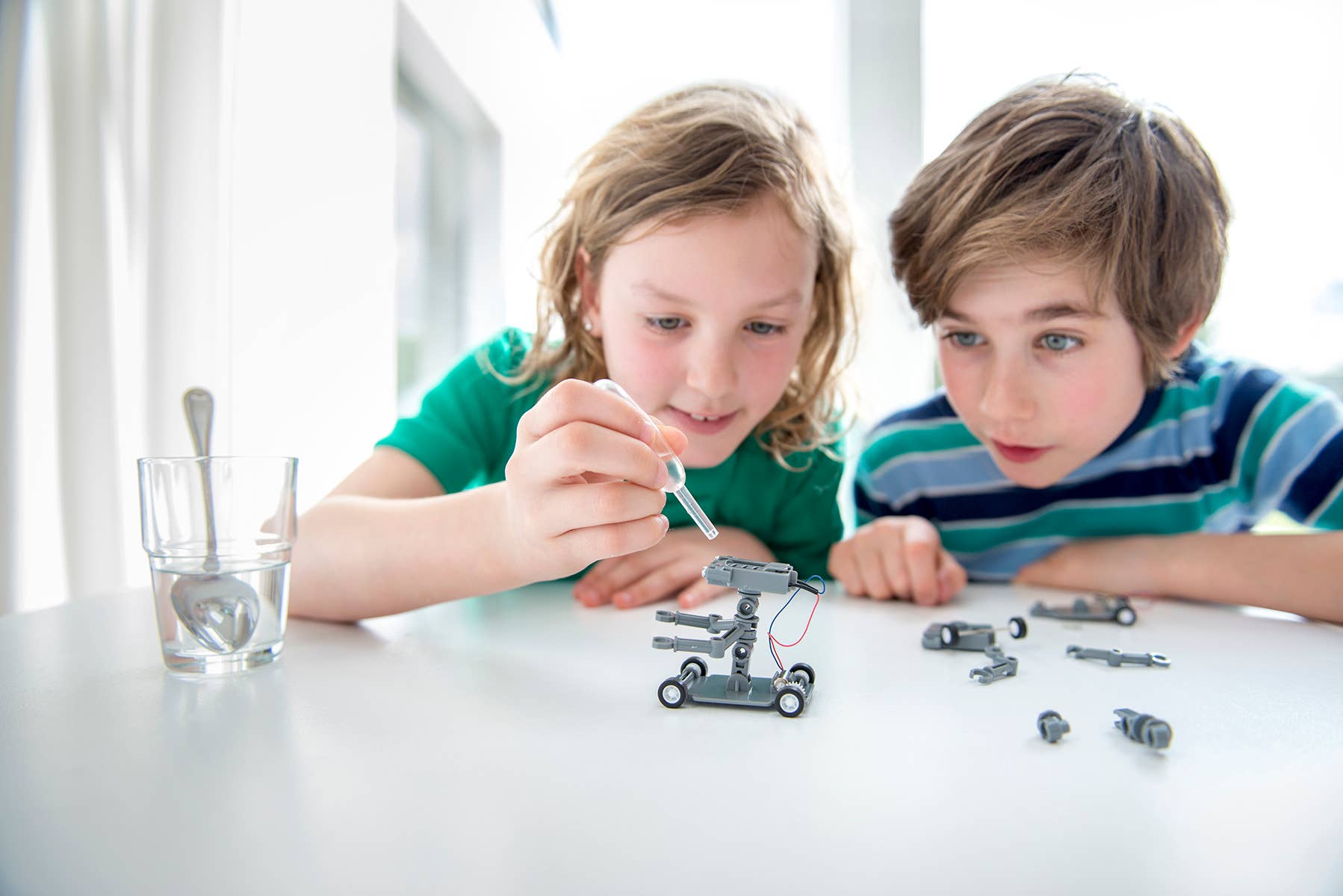 Green Science Salt-Powered Robot STEM Kit – Educational Science Toy for Kids Ages 8+, Cool Gift for Boys & Girls